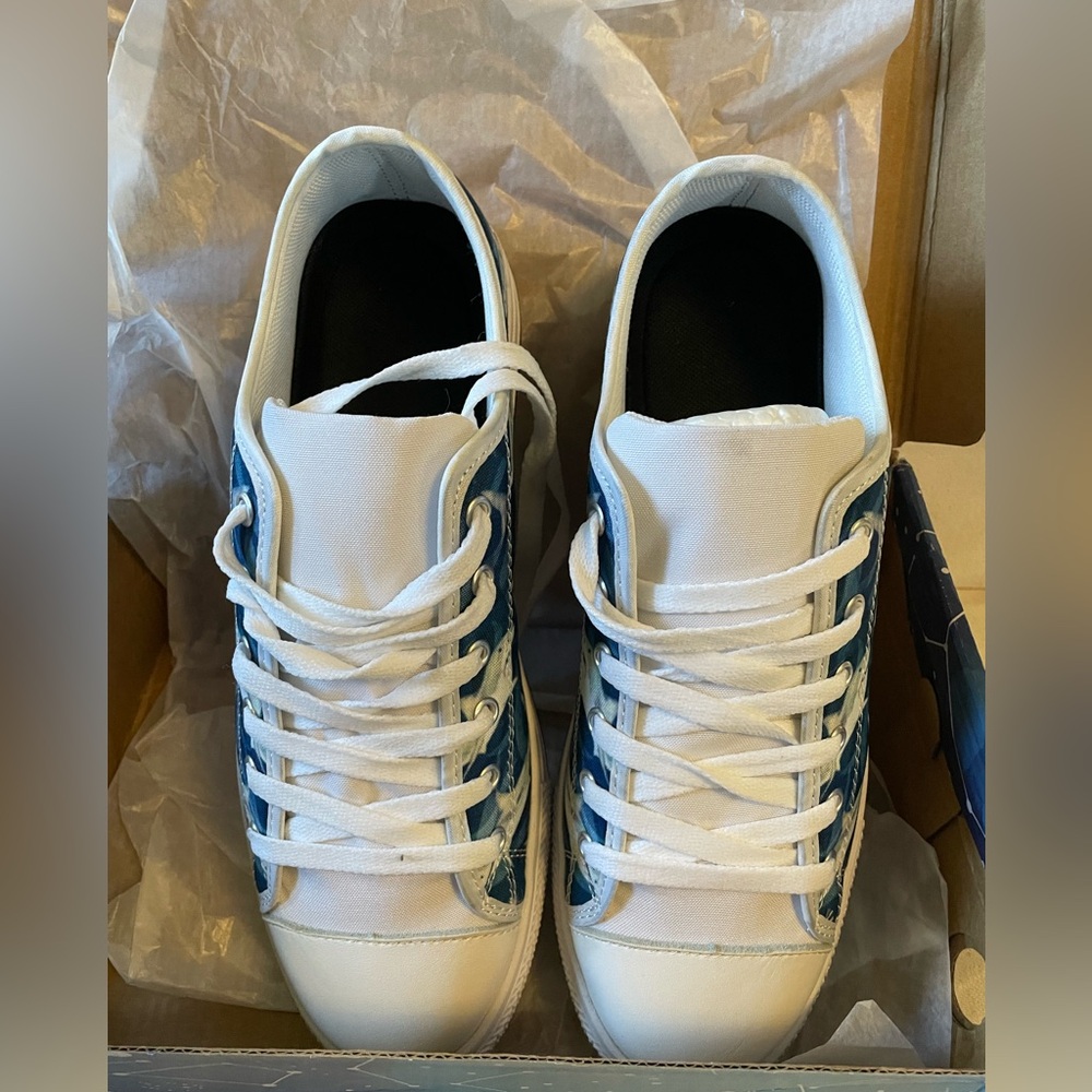 Custom Shark Sneakers women’s size 9 or men’s size 7 - Picture 4 of 6